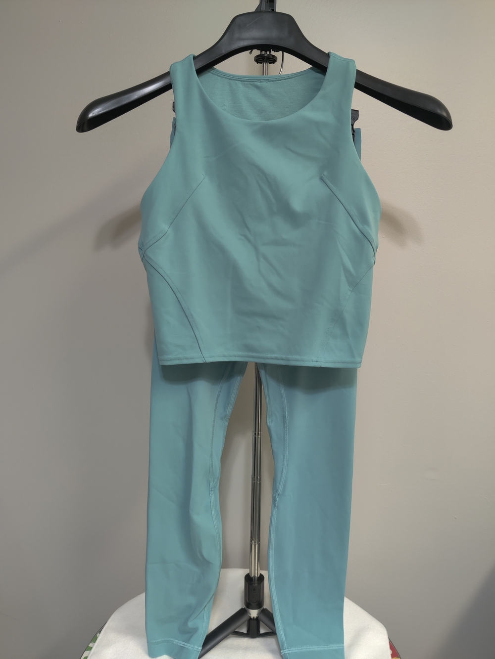 lululemon athletica Aqua Two-Piece Crop Tank & High-Rise Leggings